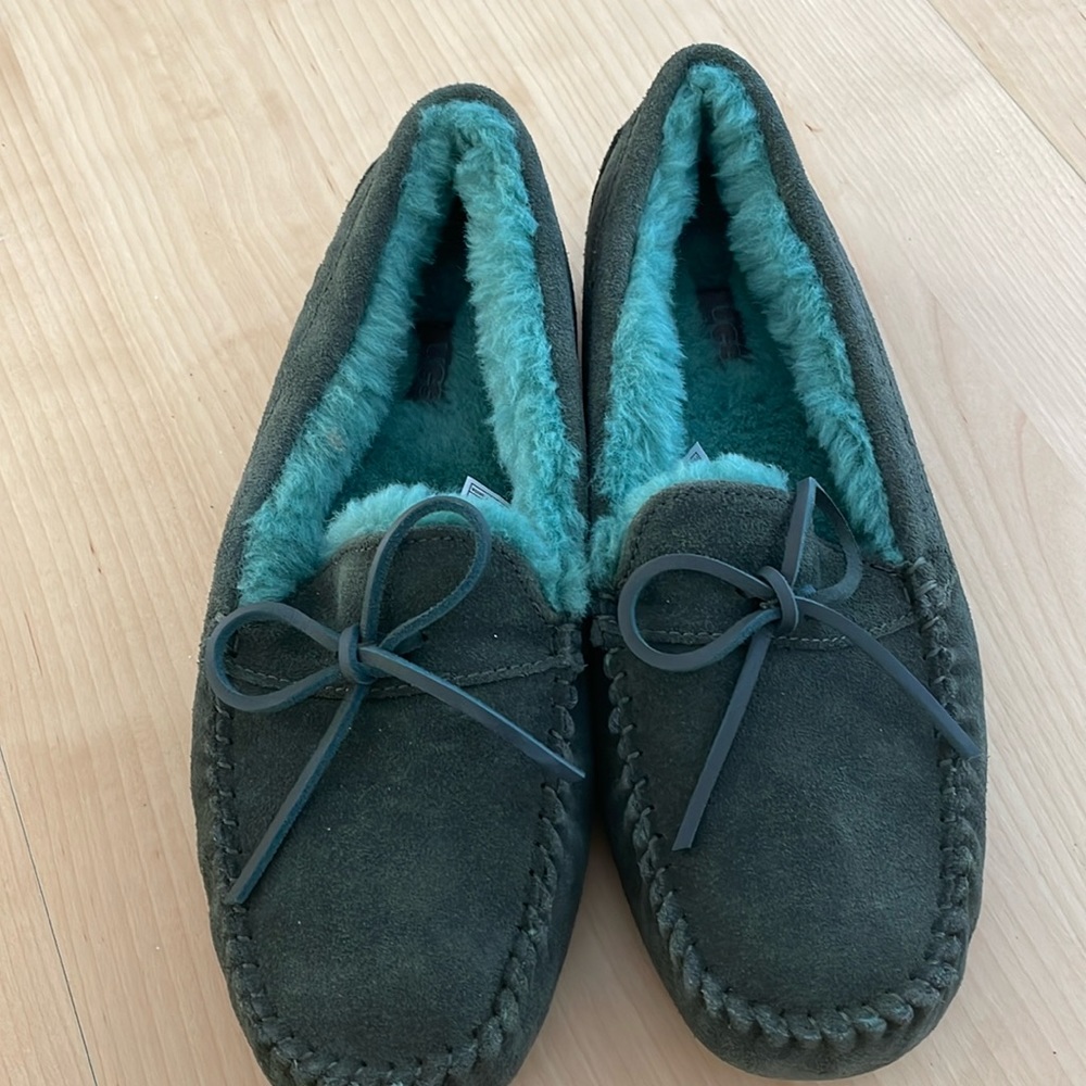 UGG Corvin Loafer men’s size 9 or women’s 11 NWOT
